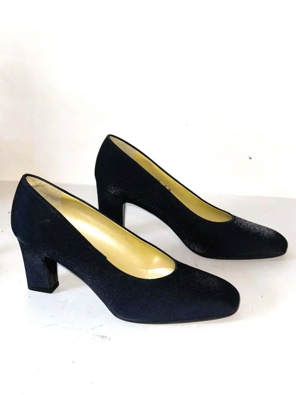NINA Vintage Black Satin Fabric Pumps, Closed toe, slipons.  NEW w/box, Size 7